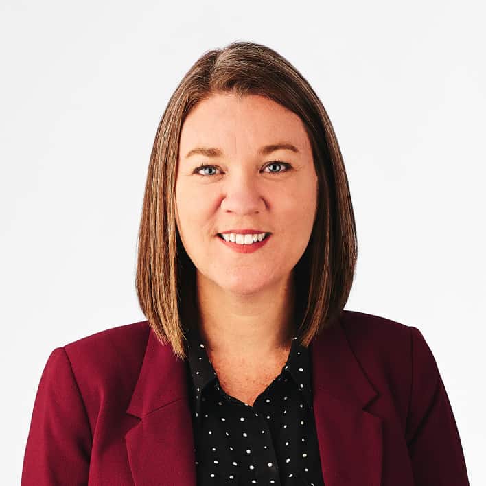 Kelly Robertson Headshot